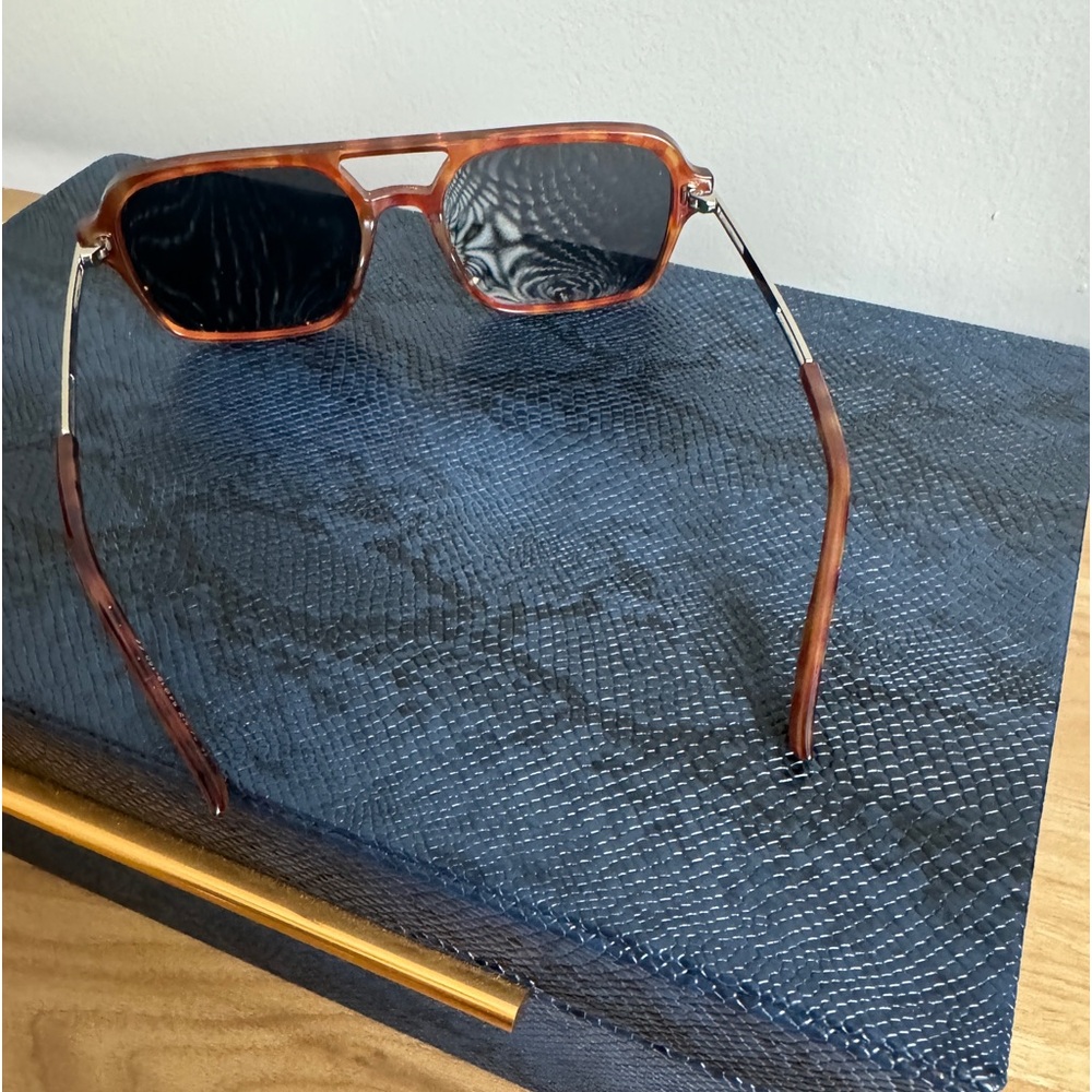 Tortoise shell oval sunglasses - Picture 8 of 10